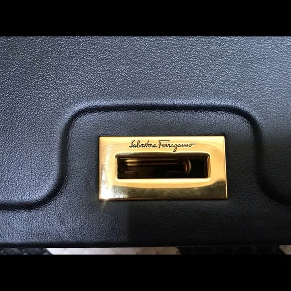 COPY - Looking for trade or best offer Salvatore Ferragamo Trifolio TH Top Hand… - Picture 6 of 15